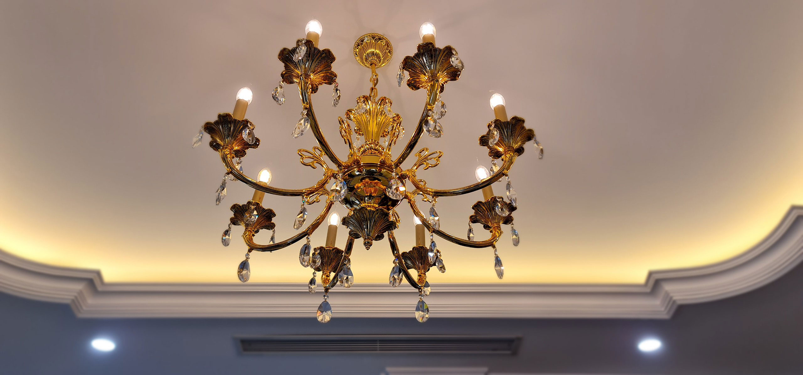 Đèn chùm đồng pha lê cây nến cổ điển tinh tế cho thiết kế thi công phòng khách