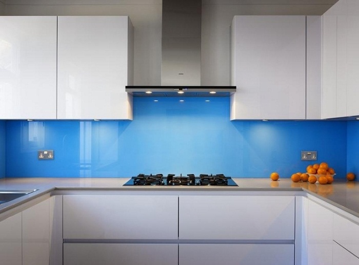 Thiết kế nội thất phòng bếp - kính ốp tường cho không gian bếp
